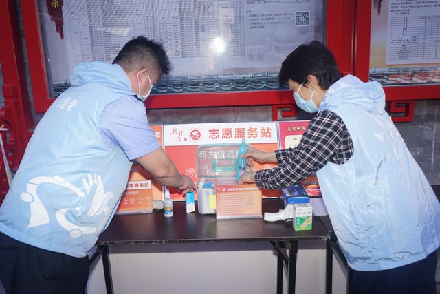 20210922志愿者整理物品.jpg