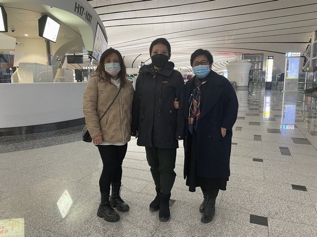 20221112送支教教师李玉萍.jpg