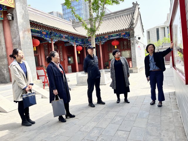 20230419教委领导到校了解情况.jpg